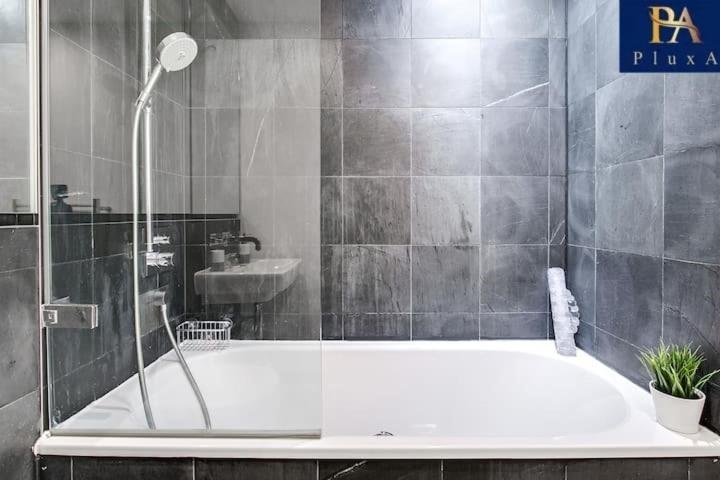 Pluxa Azure Cubic - Azure Cityview, Corporate Stays Welcome Birmingham Buitenkant foto