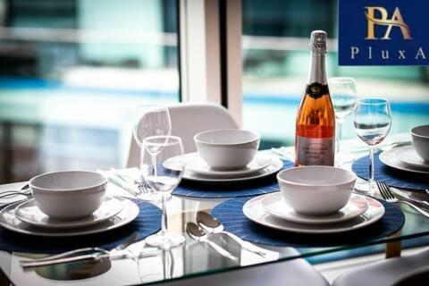 Pluxa Azure Cubic - Azure Cityview, Corporate Stays Welcome Birmingham Buitenkant foto